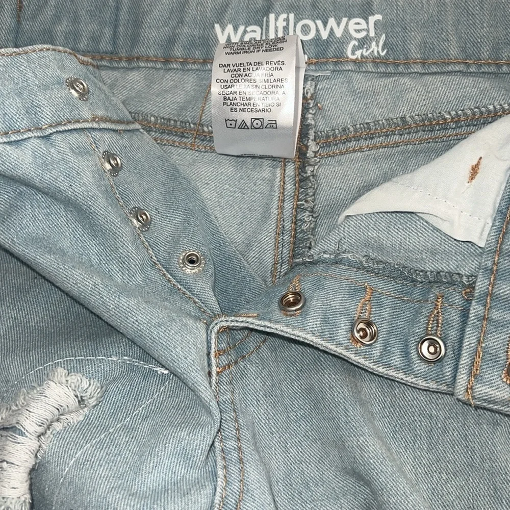 JEAN shorts. Light washed. Distressed. (14). NWOT. Snap closure